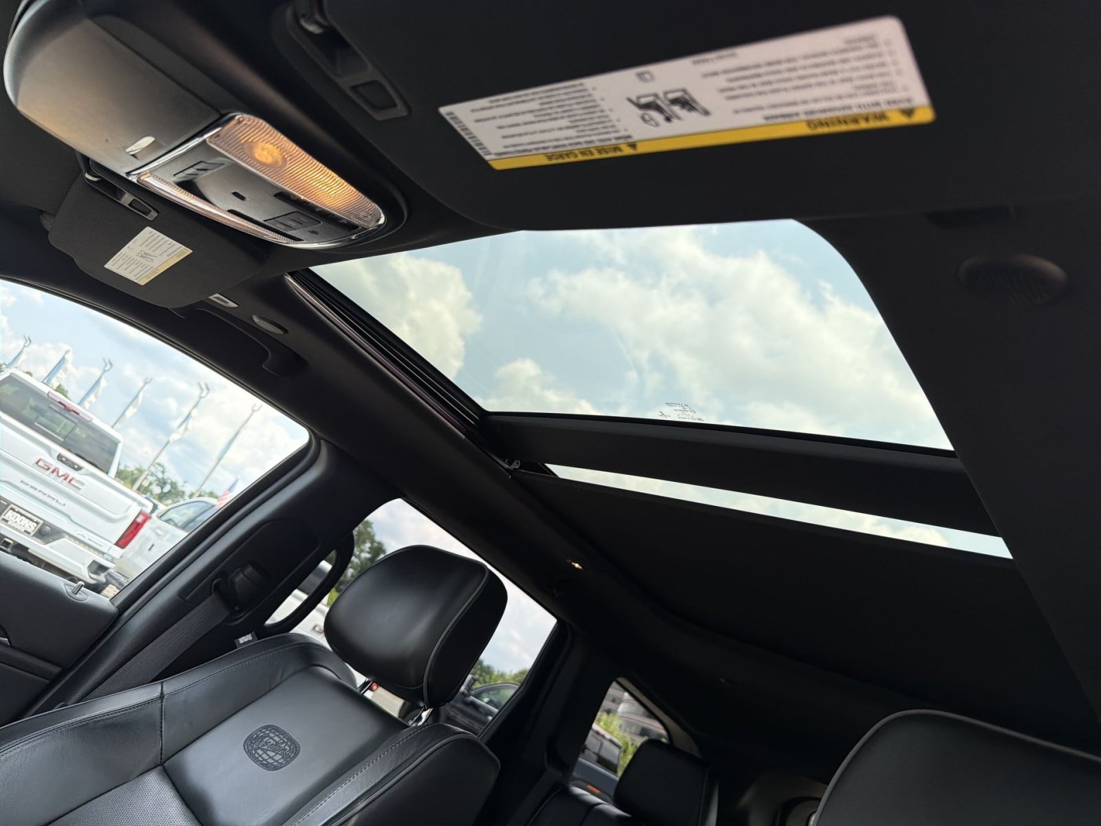 Used 2019 Jeep Grand Cherokee Overland AWD/4WD image 24
