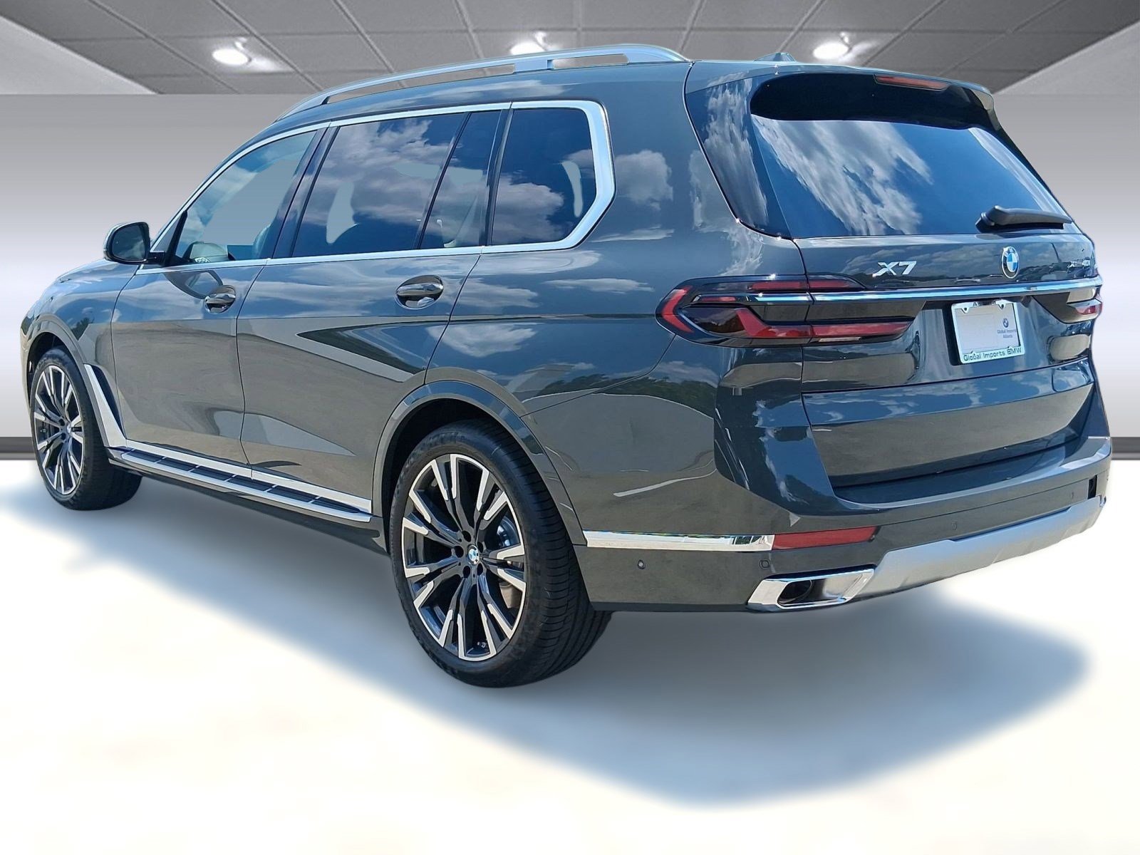 Used 2026 BMW X7 xDrive40i w/ Executive Package image 3