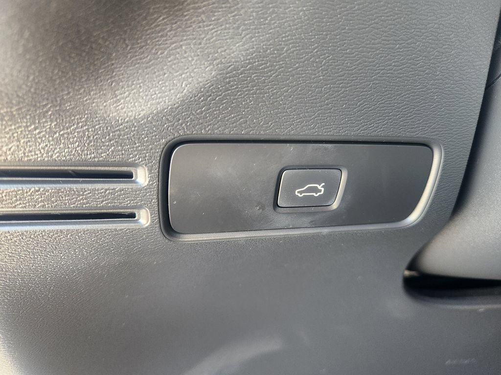 Certified 2023 Volvo C40 P8 Recharge Ultimate AWD/4WD image 18