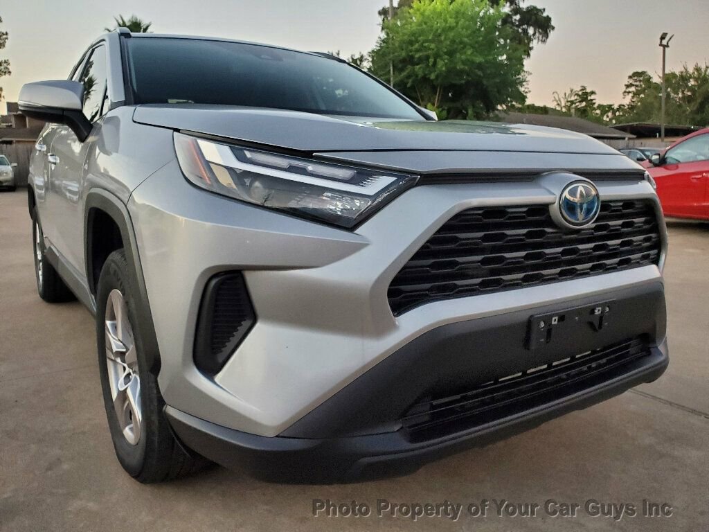 Used 2022 Toyota RAV4 XLE w/ Convenience Package image 8