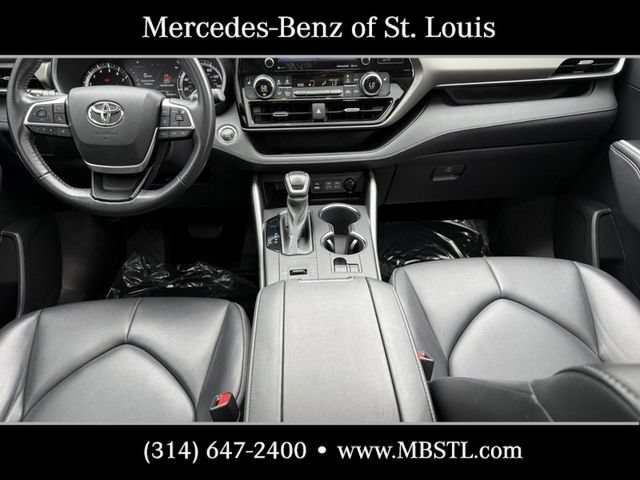 Used 2022 Toyota Highlander XLE FWD image 13