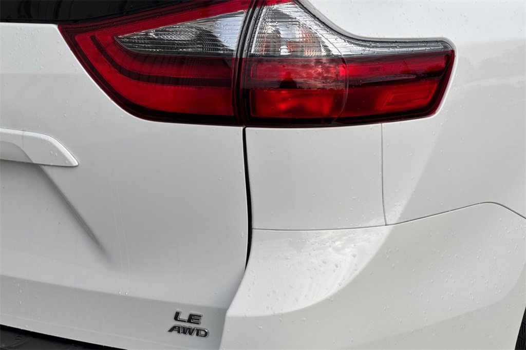 Used 2020 Toyota Sienna LE image 29