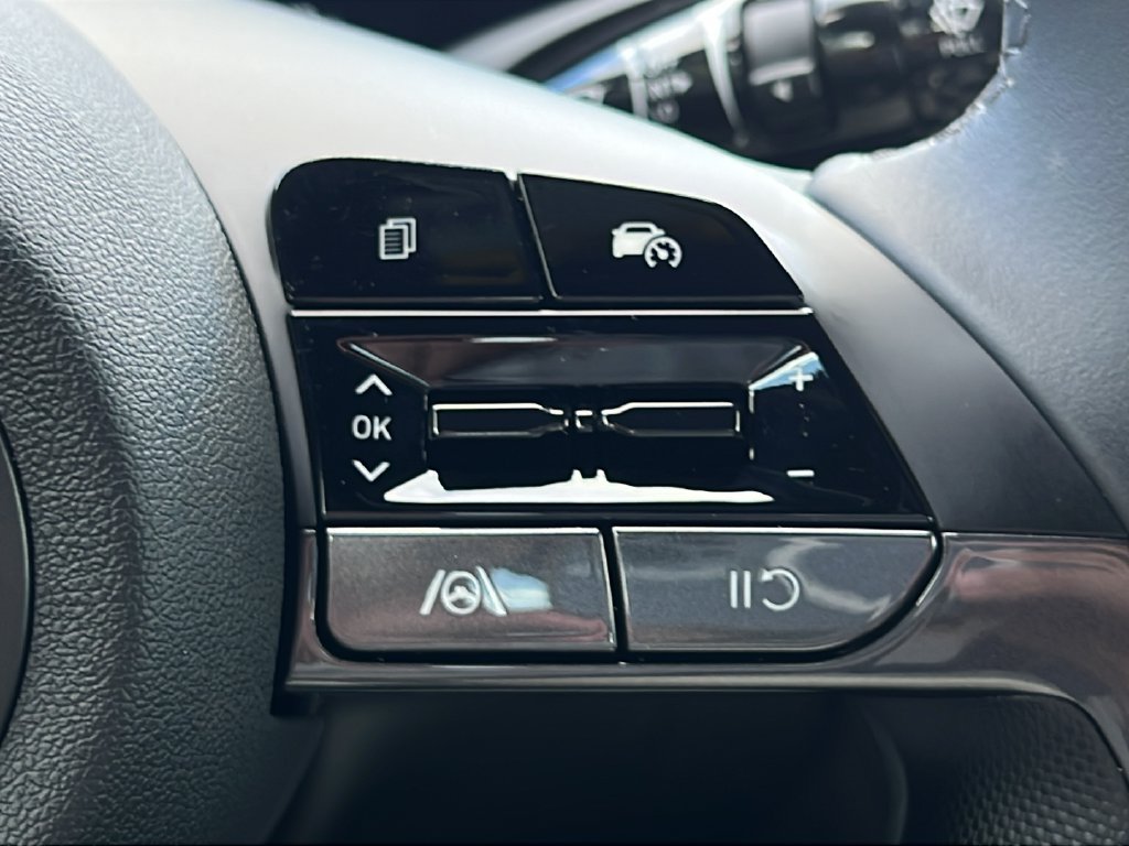 Used 2025 Hyundai Elantra SEL FWD image 20