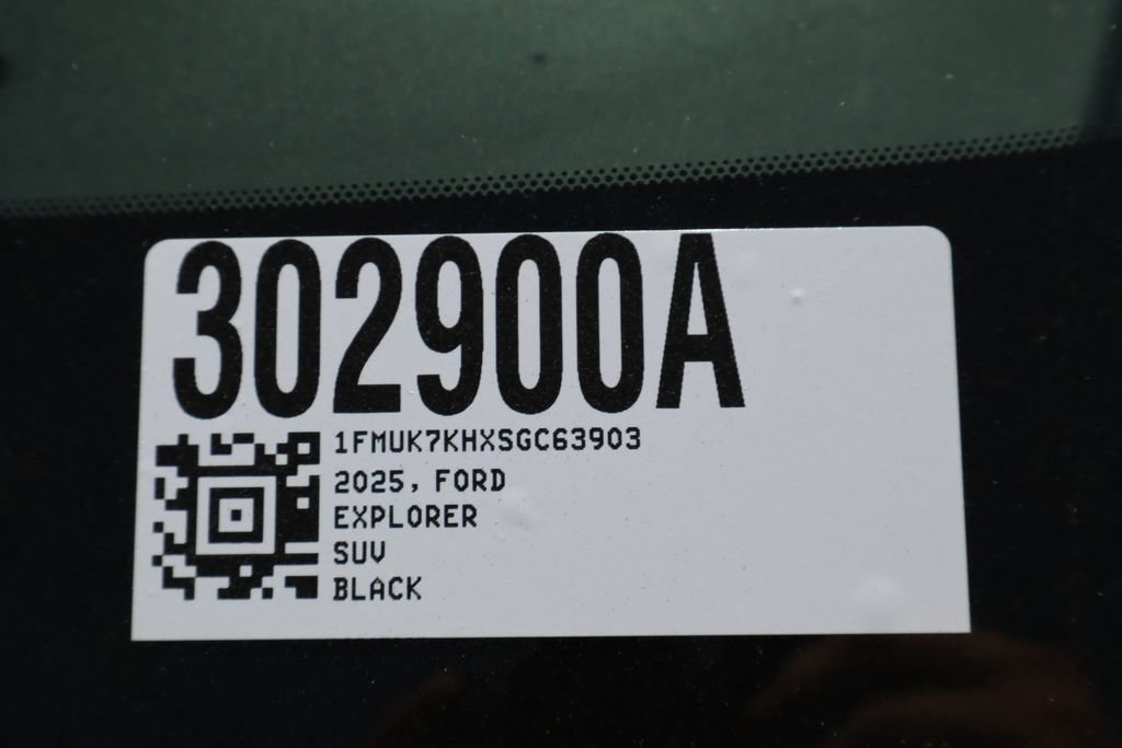 Used 2025 Ford Explorer ST-Line w/ Premium Package RWD image 39