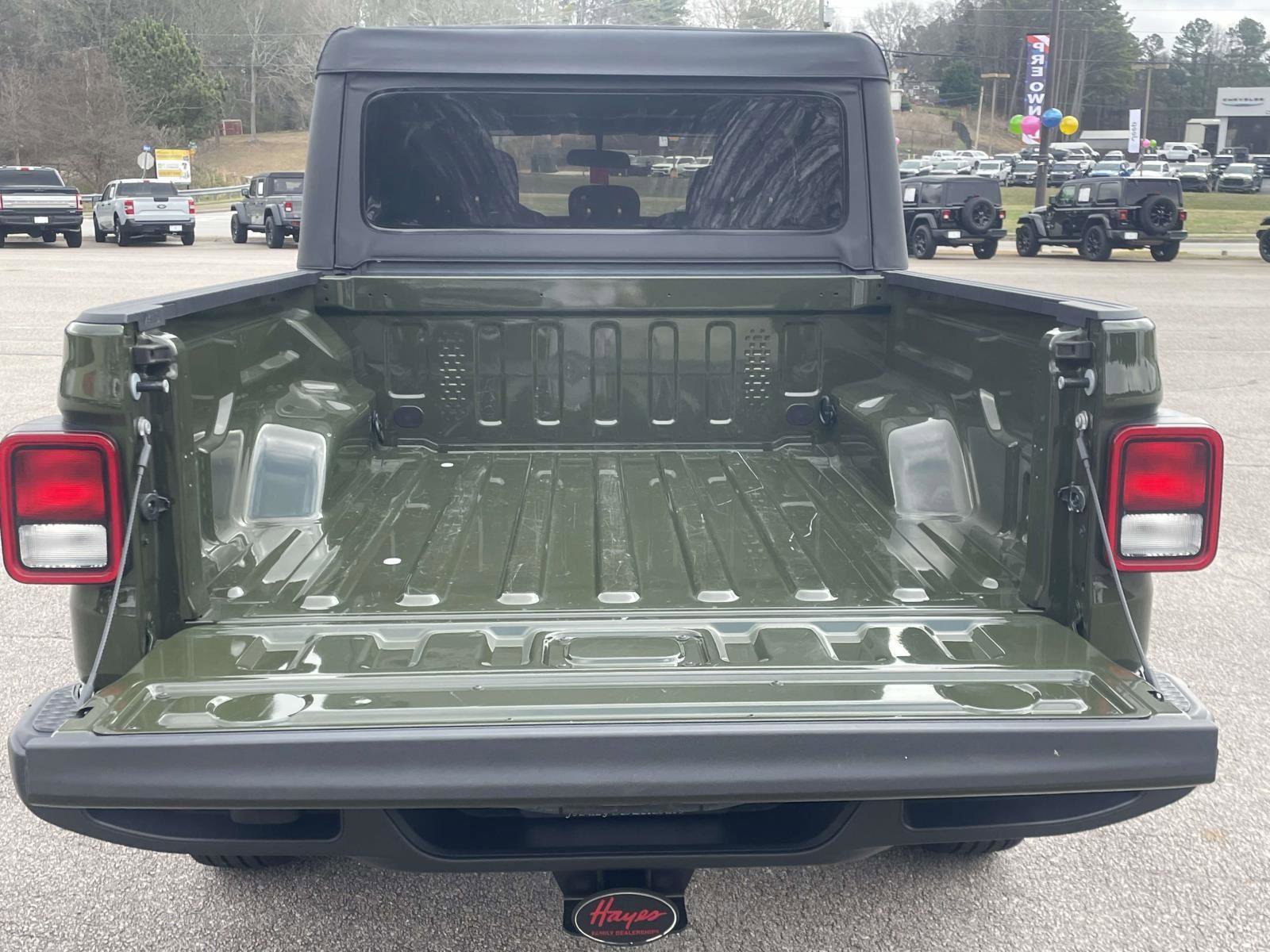 Used 2023 Jeep Gladiator Sport video 2