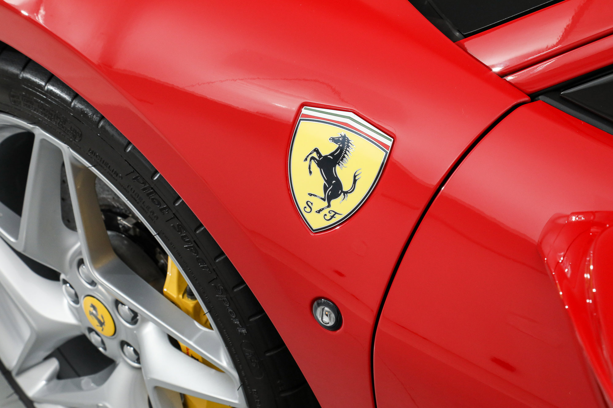 Certified 2021 Ferrari F8 Tributo RWD image 12