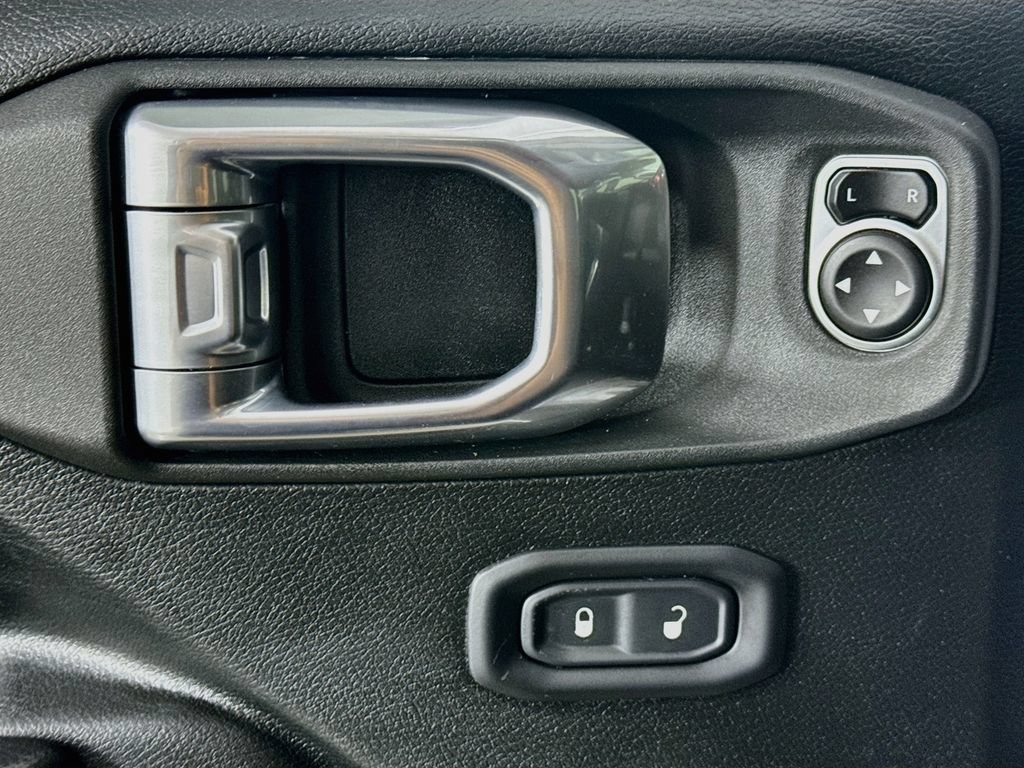 Used 2021 Jeep Wrangler Unlimited Rubicon AWD/4WD image 22