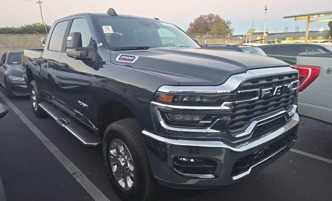 Used 2025 RAM 2500 Big Horn AWD/4WD image 1