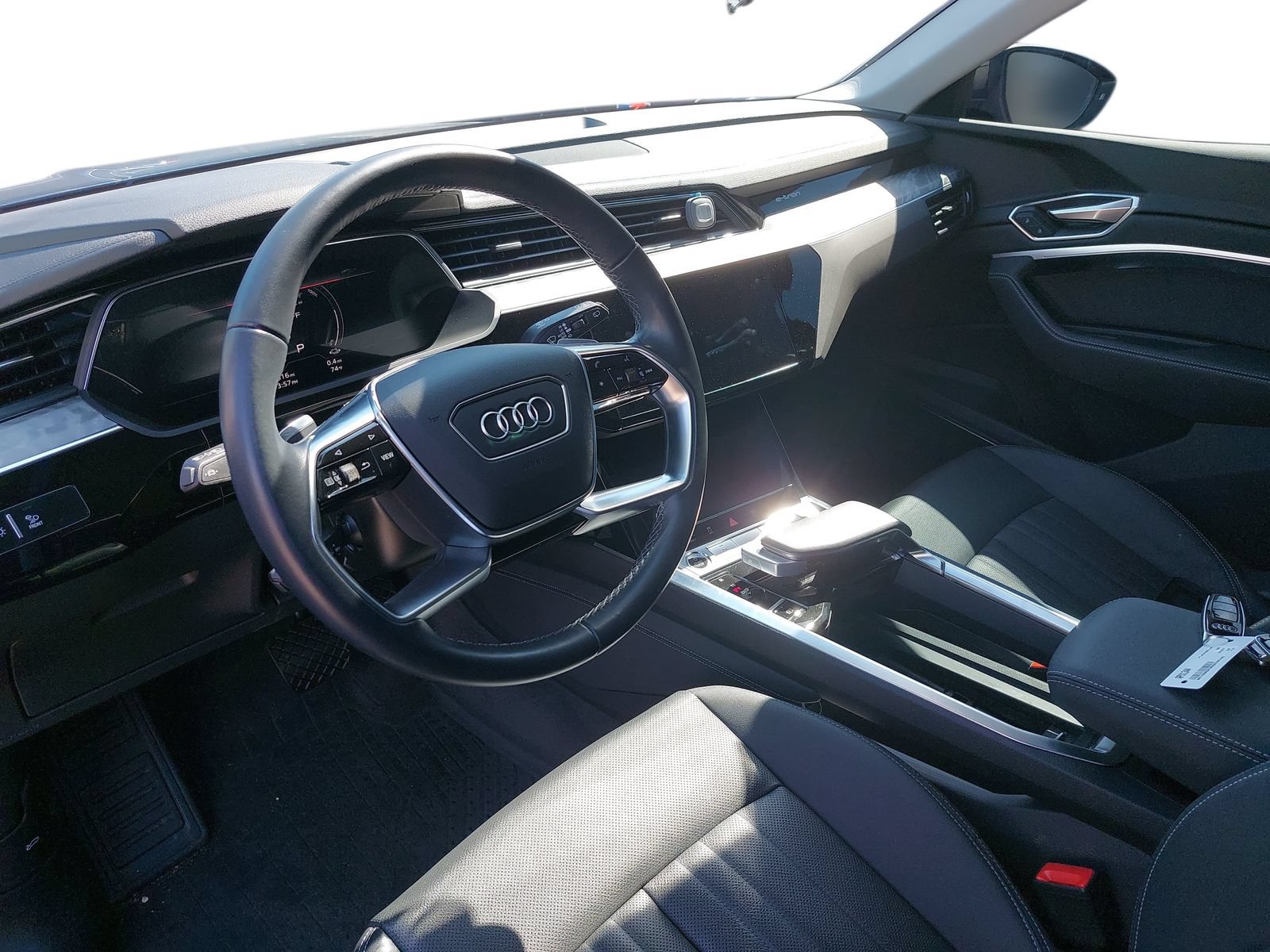 Used 2024 Audi Q8 e-tron Premium Plus w/ Premium Plus Package AWD/4WD image 5