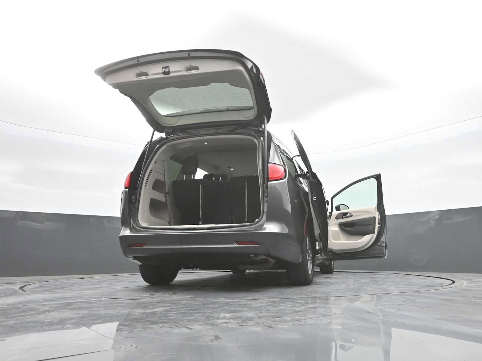 Used 2023 Chrysler Voyager LX FWD image 52