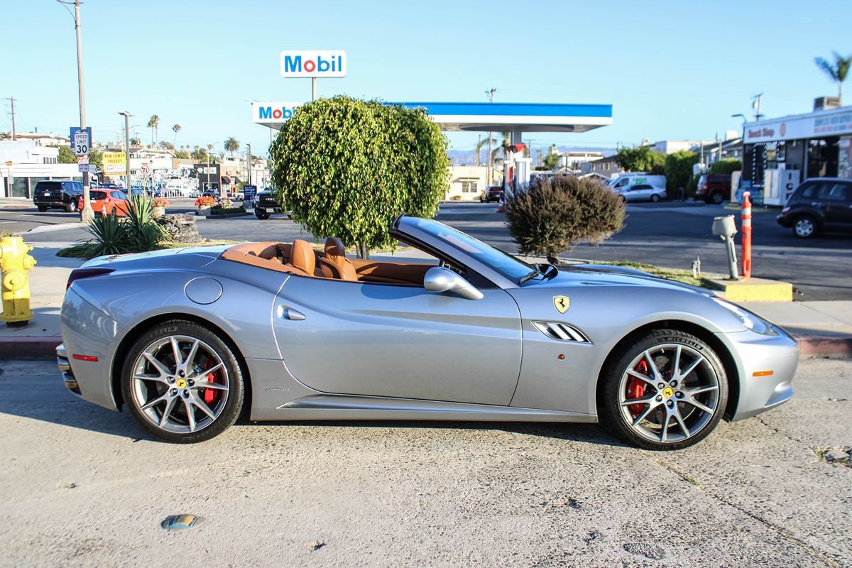 Used 2012 Ferrari California RWD image 8