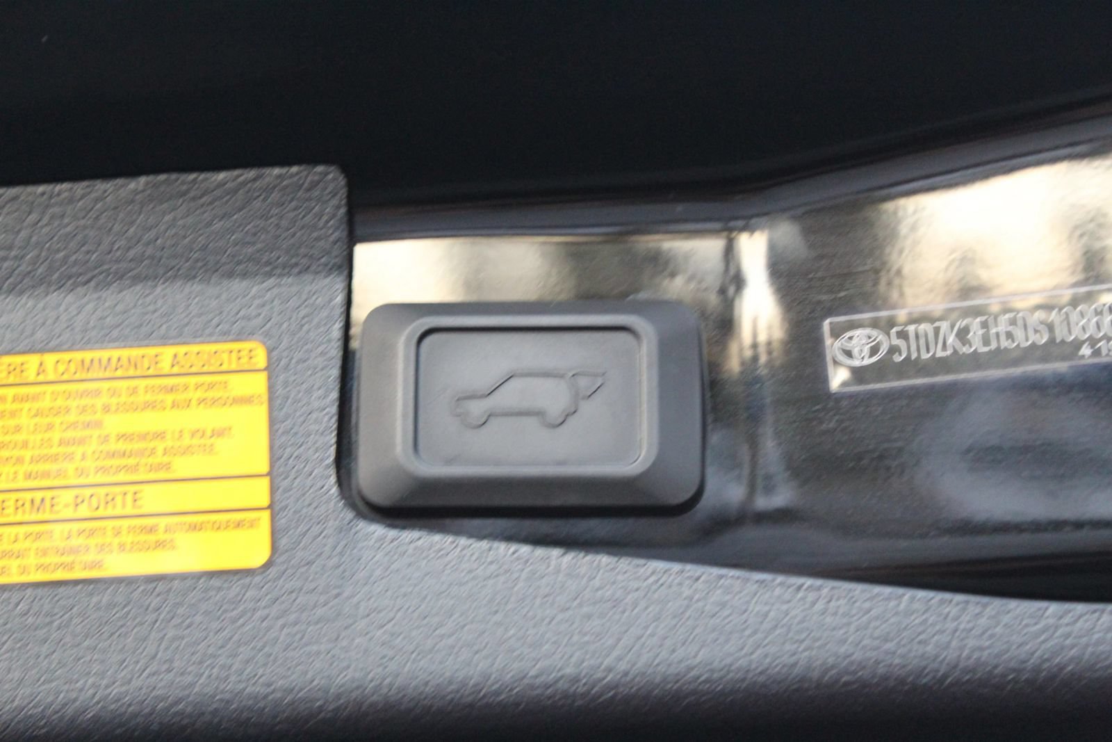 Used 2013 Toyota Highlander SE FWD image 38