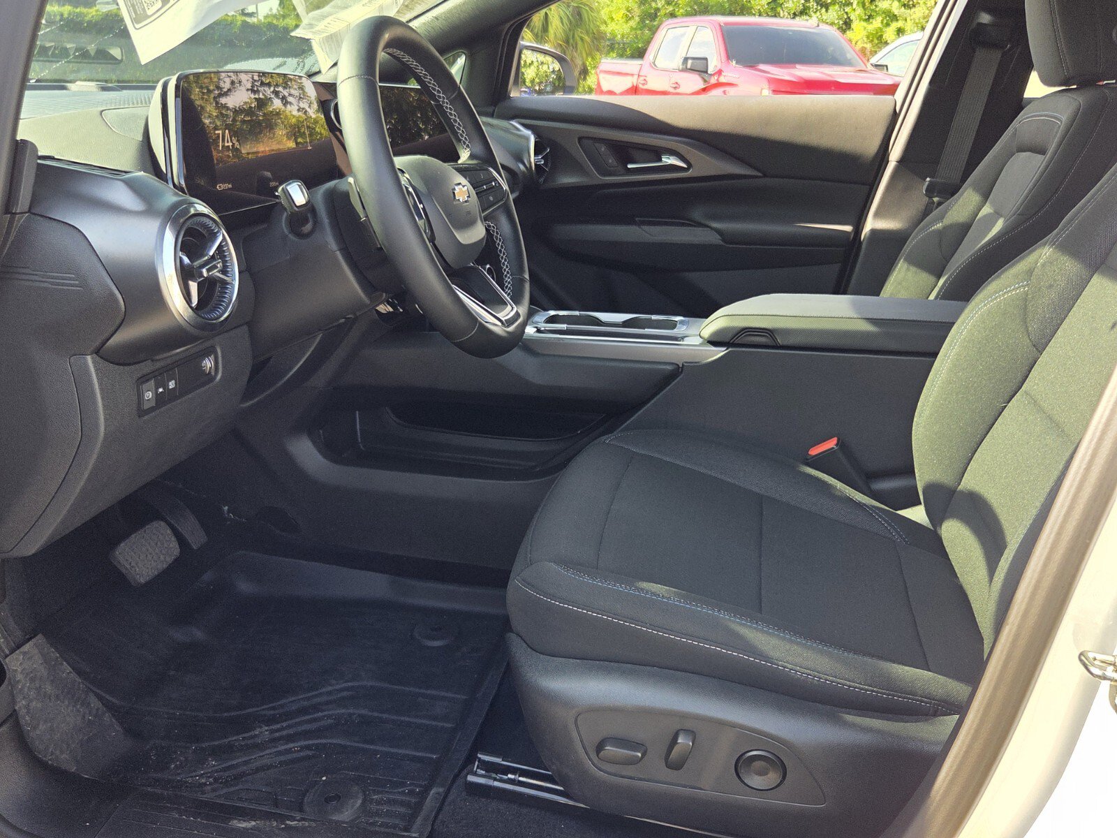Used 2026 Chevrolet Equinox EV LT w/ Comfort Package FWD image 9