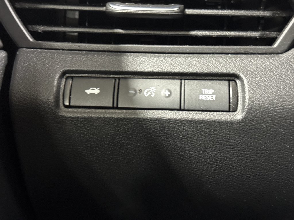 Used 2024 Nissan Altima 2.5 SV FWD image 18