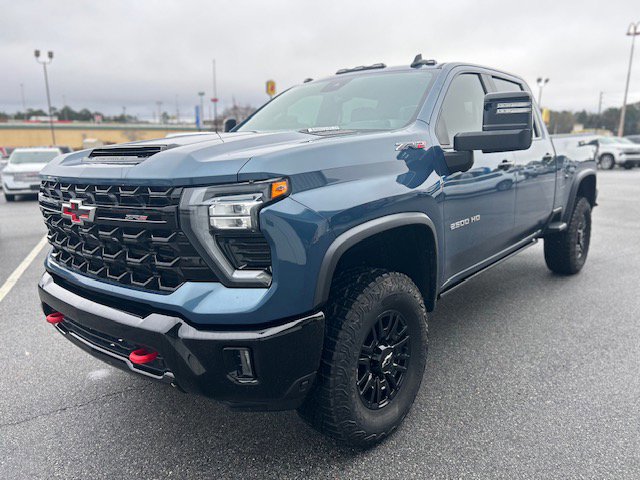 Used 2024 Chevrolet Silverado 2500 ZR2 w/ Technology Package image 3