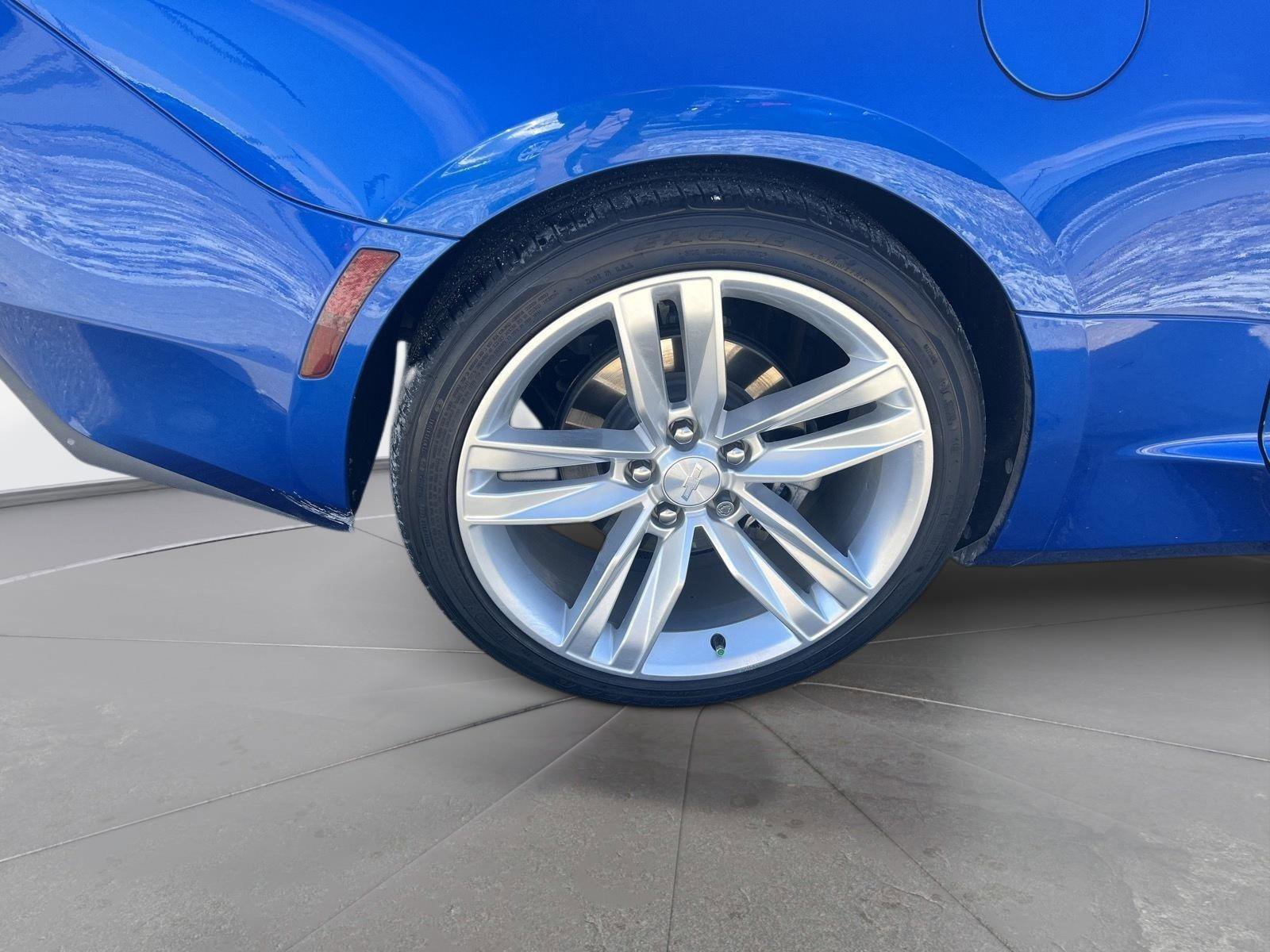 Used 2018 Chevrolet Camaro LT w/ RS Package image 10