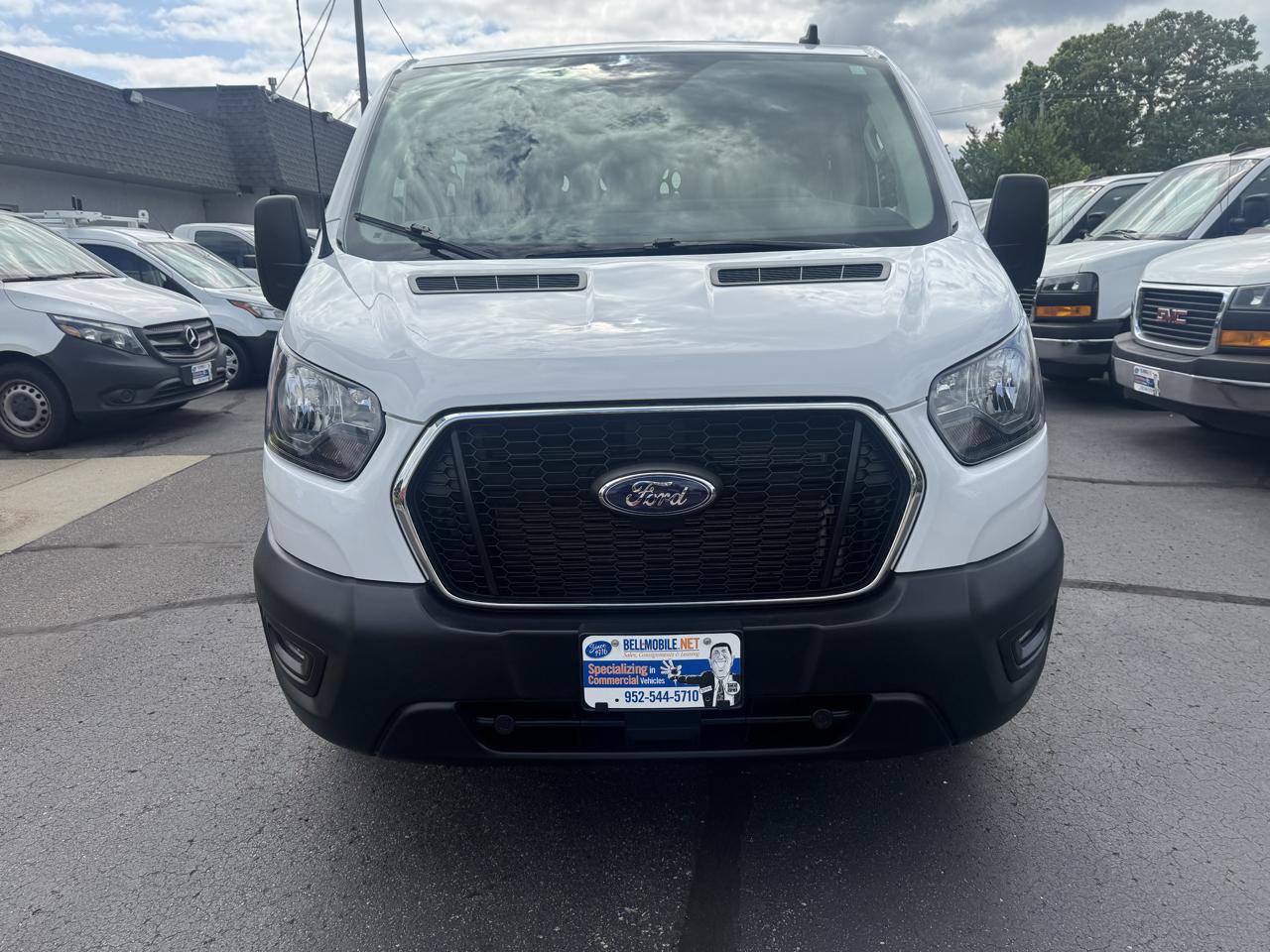 Used 2025 Ford Transit 250 Low Roof RWD image 2