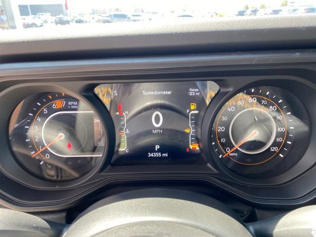 Used 2025 Jeep Wrangler Unlimited Sahara AWD/4WD image 6
