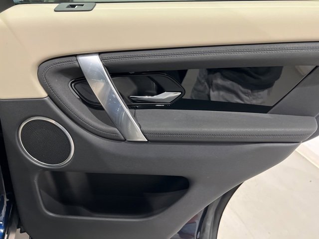 Used 2023 Land Rover Discovery Sport S image 45