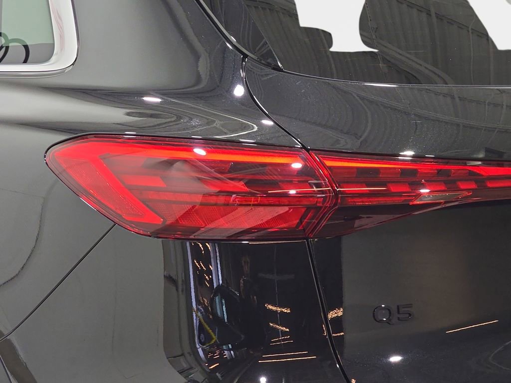 Used 2025 Audi Q5 Premium w/ Convenience Package image 38