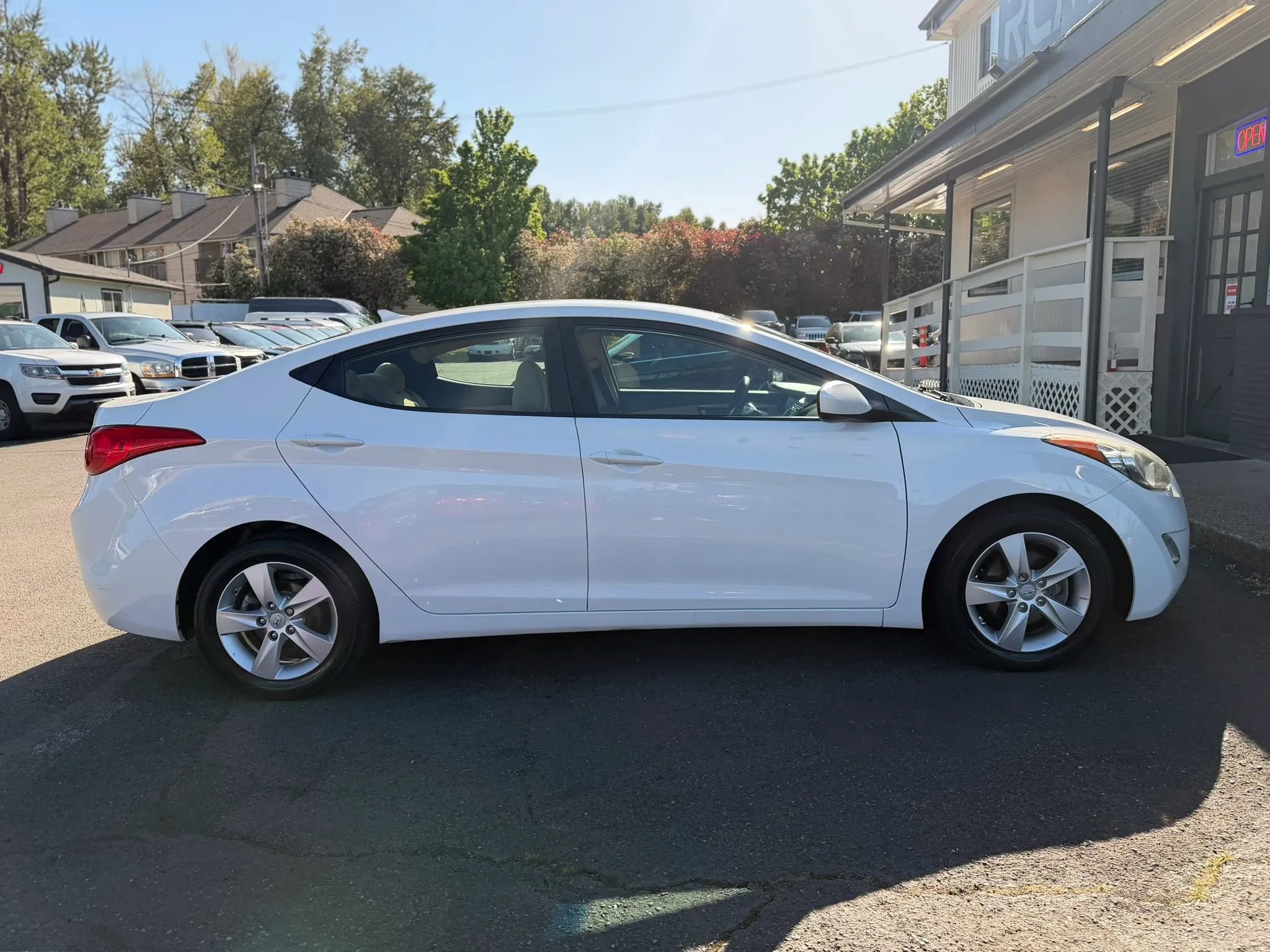 Used 2013 Hyundai Elantra GLS w/ Preferred Pkg FWD image 8