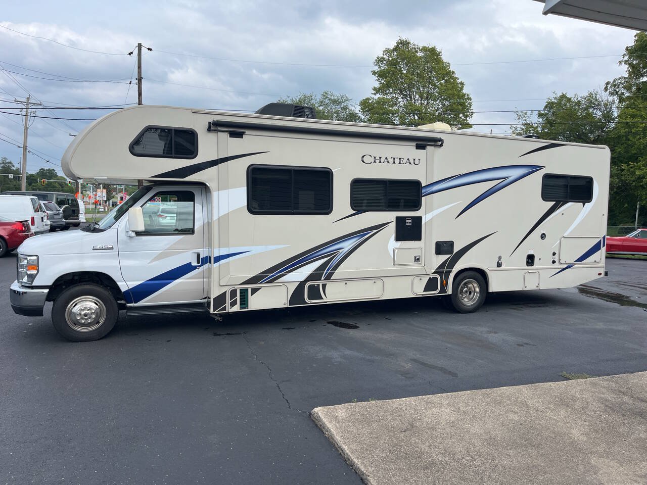 Used 2018 Ford E-450 and Econoline 450 Super Duty w/ Motorhome Prep Package RWD image 2