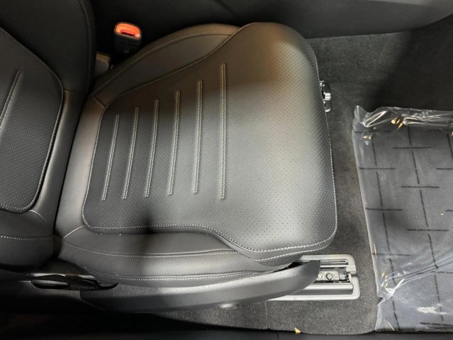 Certified 2025 Mercedes-Benz GLC 300 4MATIC image 17