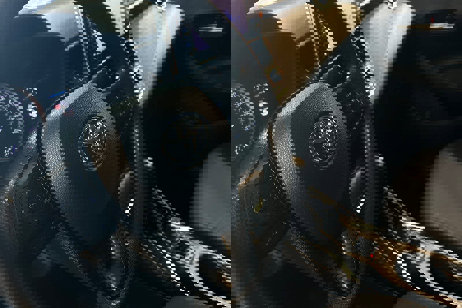 Used 2021 Toyota Corolla LE FWD image 14