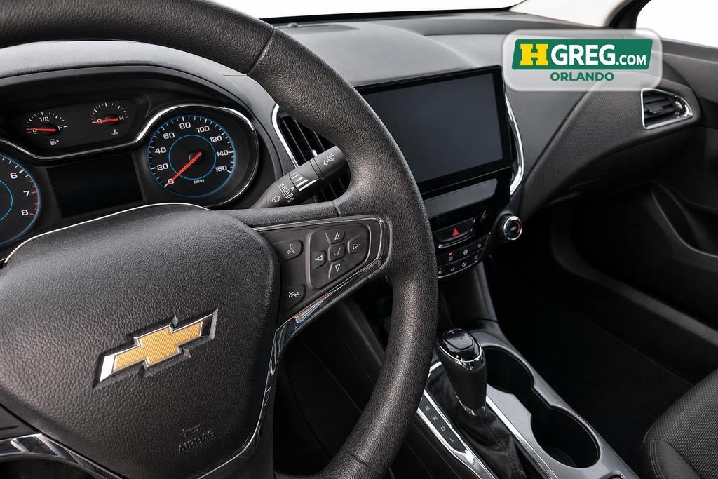 Used 2017 Chevrolet Cruze LT FWD image 11