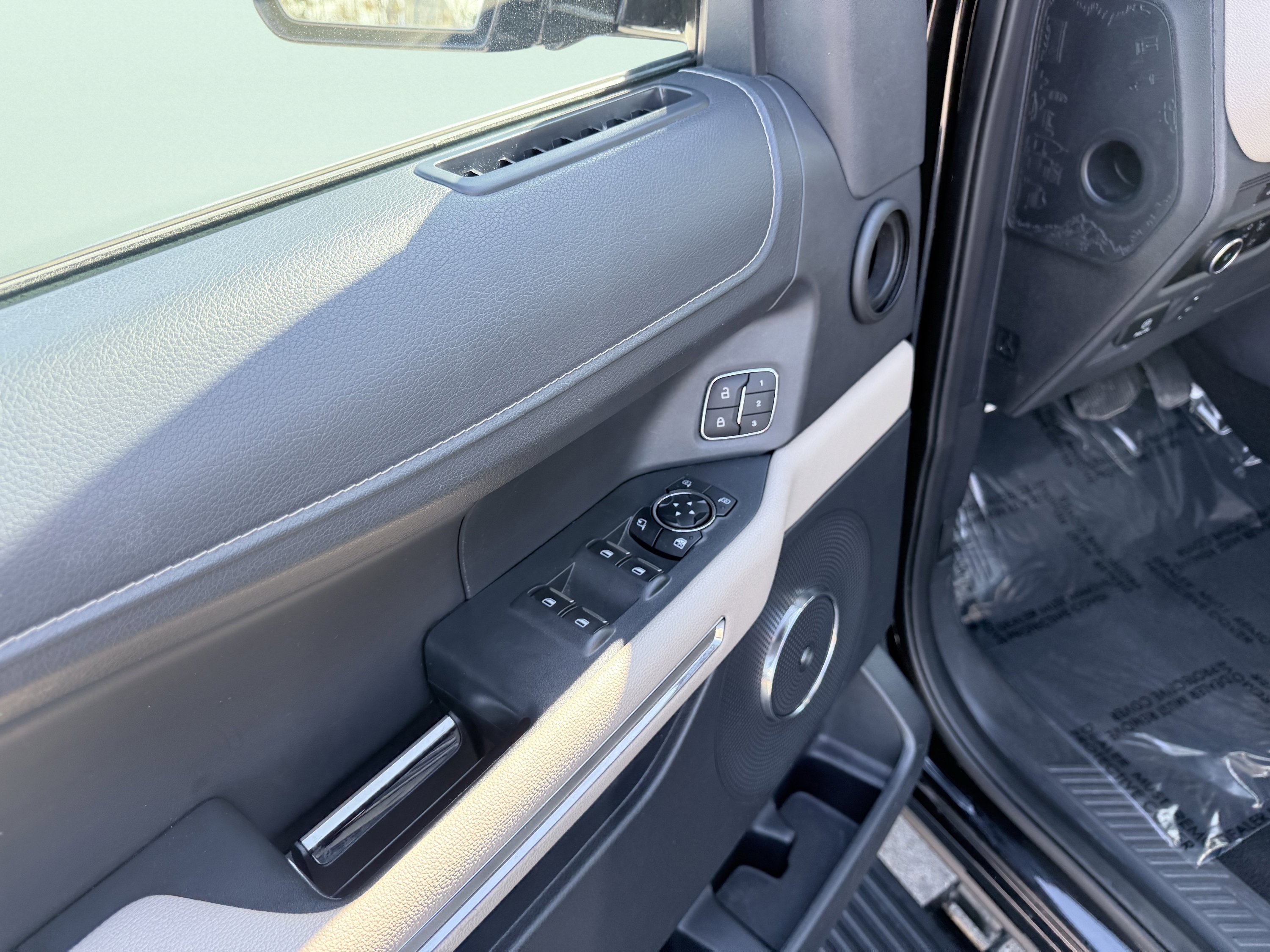 Used 2024 Ford Expedition Max Limited image 24