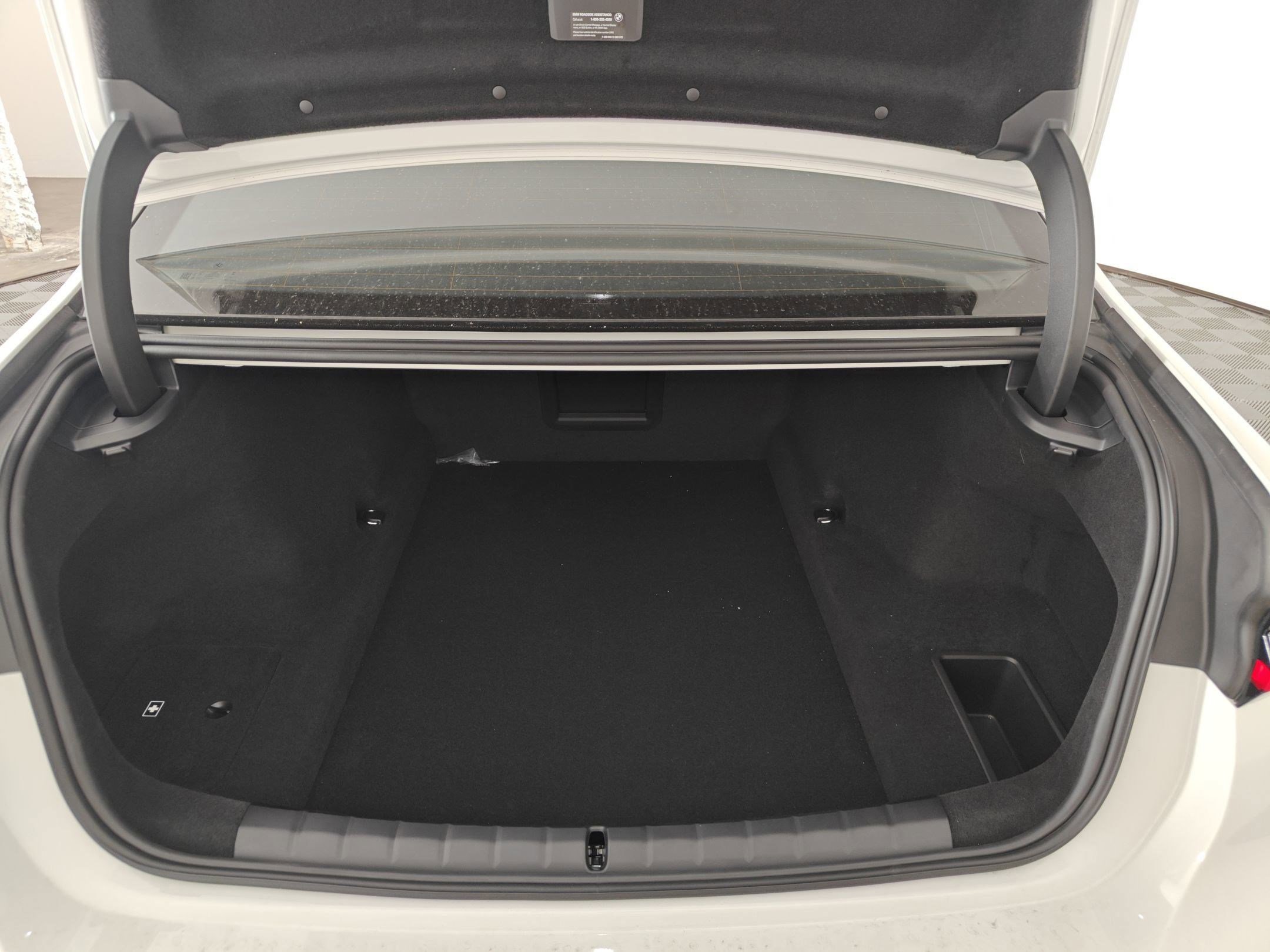 Used 2025 BMW 740i w/ Executive Package image 31