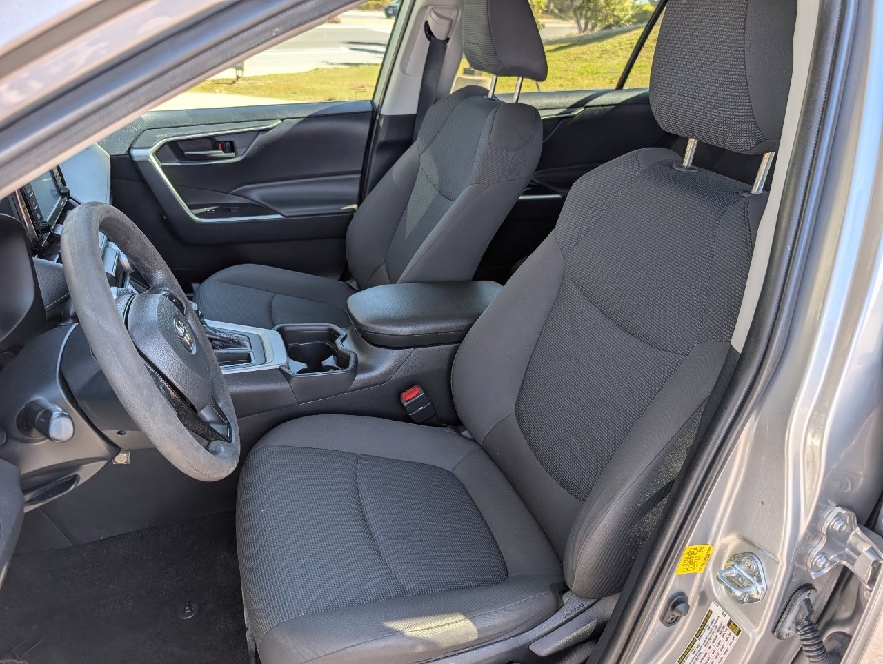 Used 2020 Toyota RAV4 LE image 2