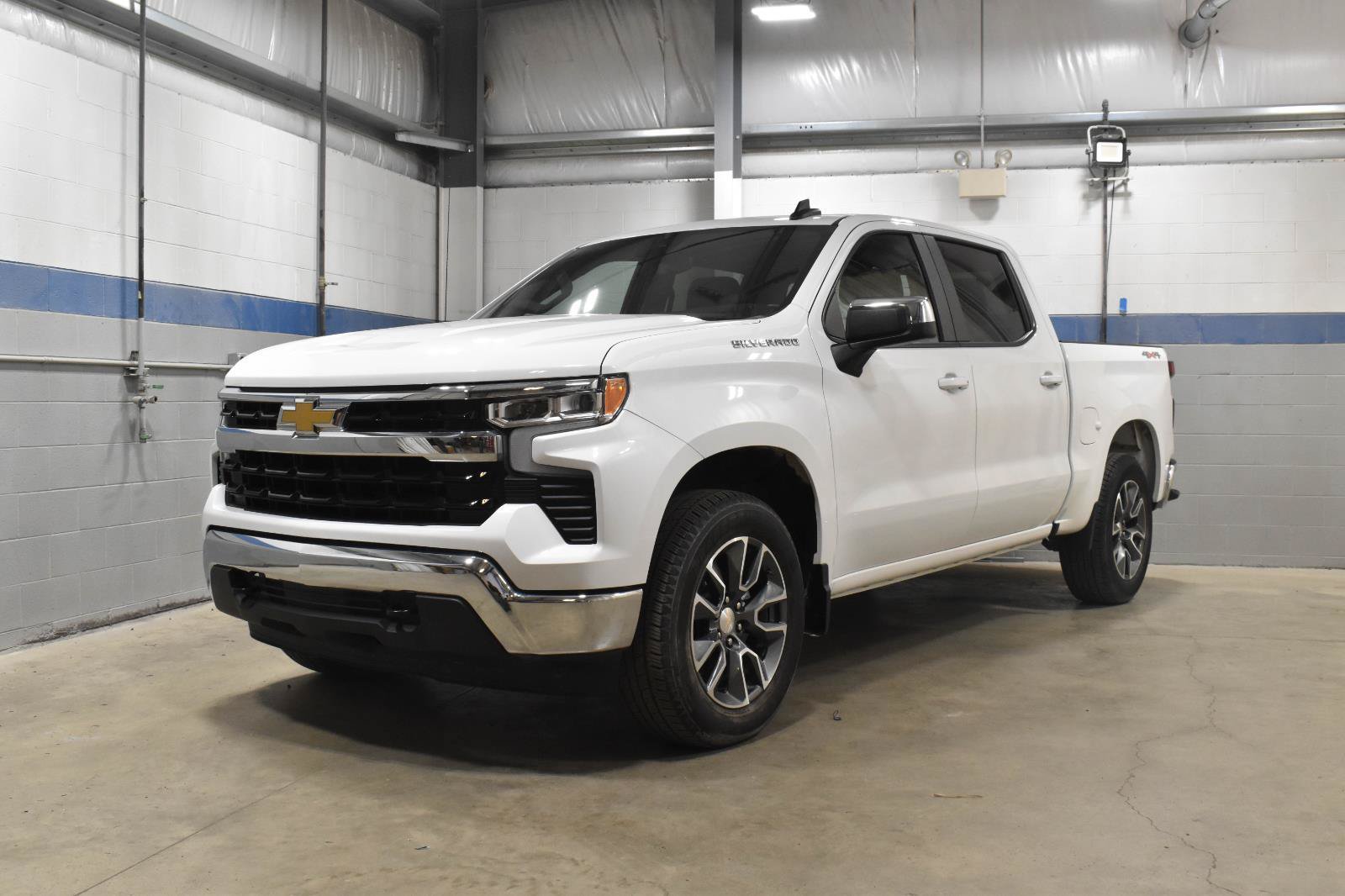 Used 2023 Chevrolet Silverado 1500 LT AWD/4WD image 7