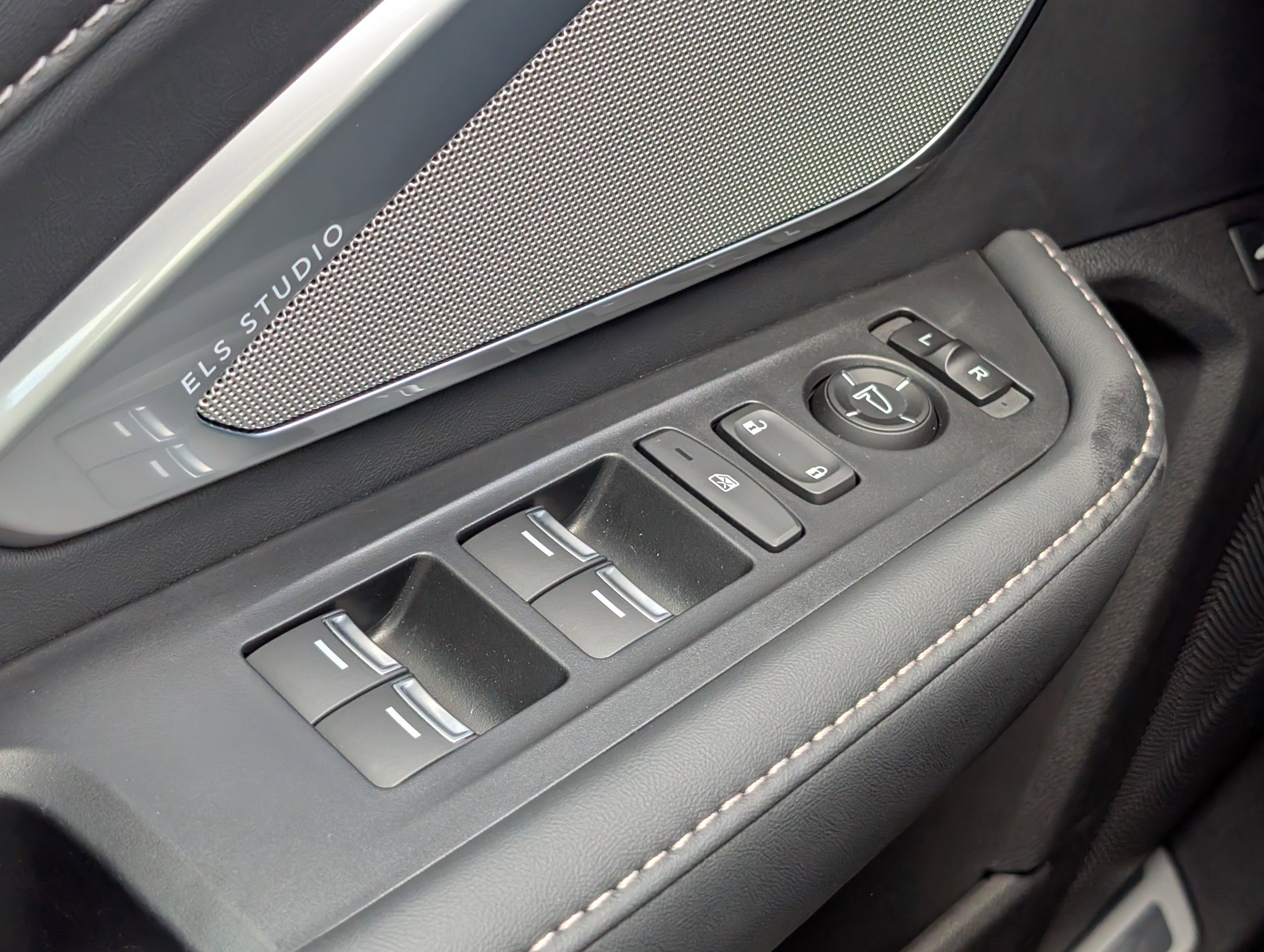 Certified 2025 Acura RDX SH-AWD w/ Technology Package image 24