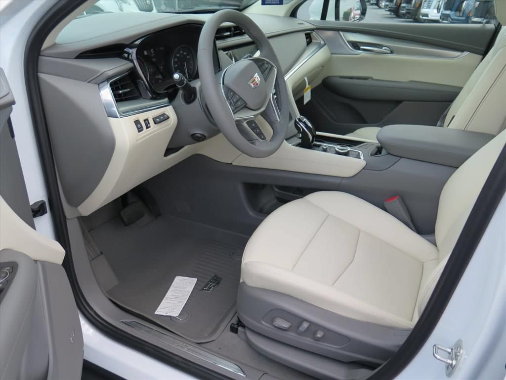 New 2026 Cadillac XT5 Premium Luxury w/ Driver Assist Package FWD image 11