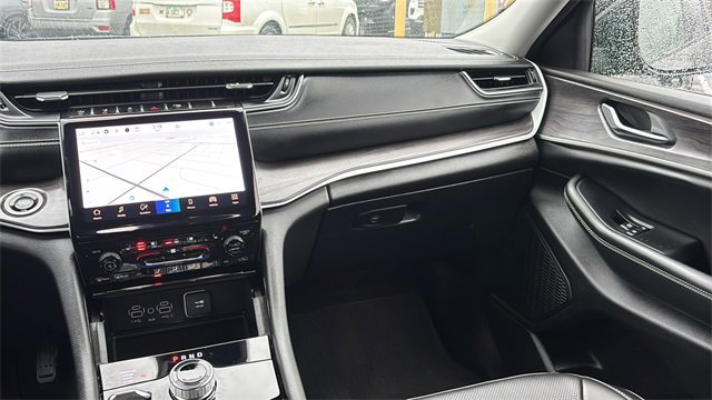 Used 2023 Jeep Grand Cherokee L Limited w/ Luxury Tech Group II image 8