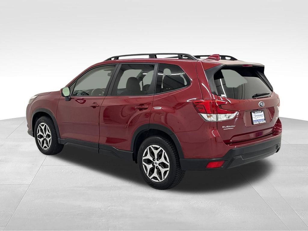 Used 2022 Subaru Forester Premium AWD/4WD image 6