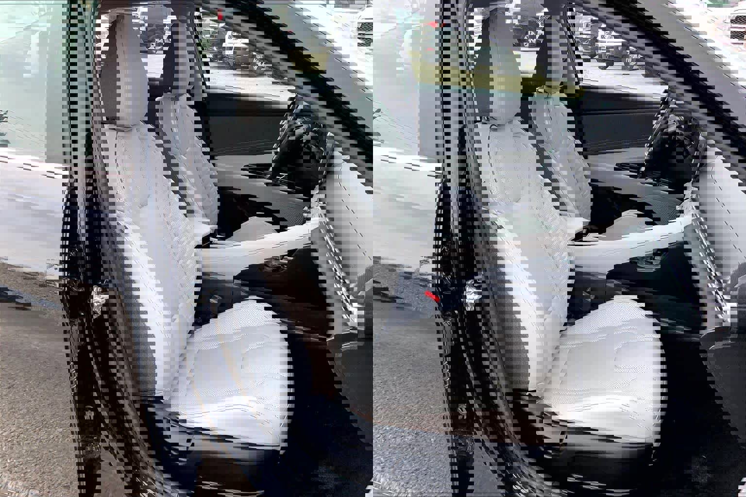 Used 2024 Hyundai Elantra Limited image 8