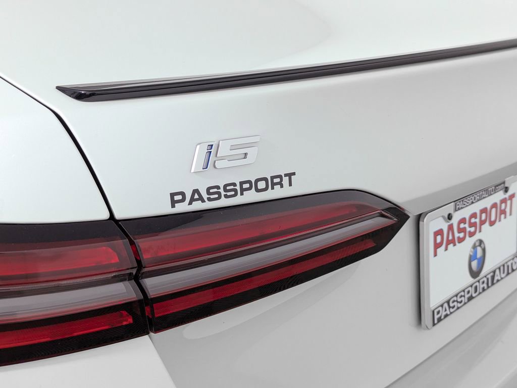 Used 2025 BMW i5 xDrive40 w/ M Sport Package AWD/4WD image 11
