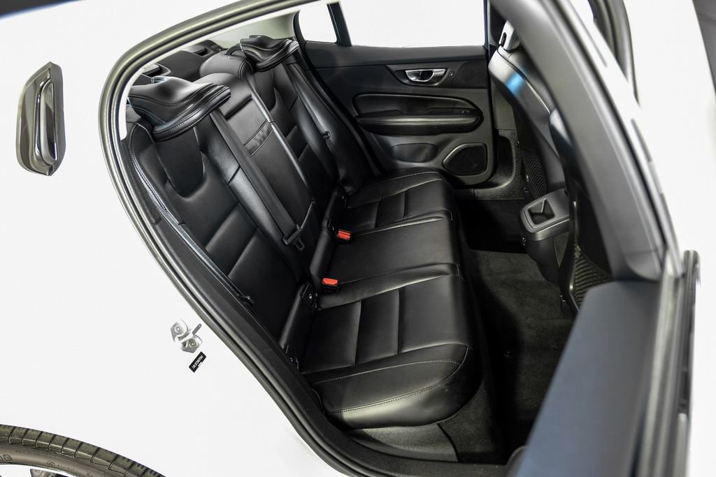 Used 2022 Volvo S60 B5 Inscription image 37