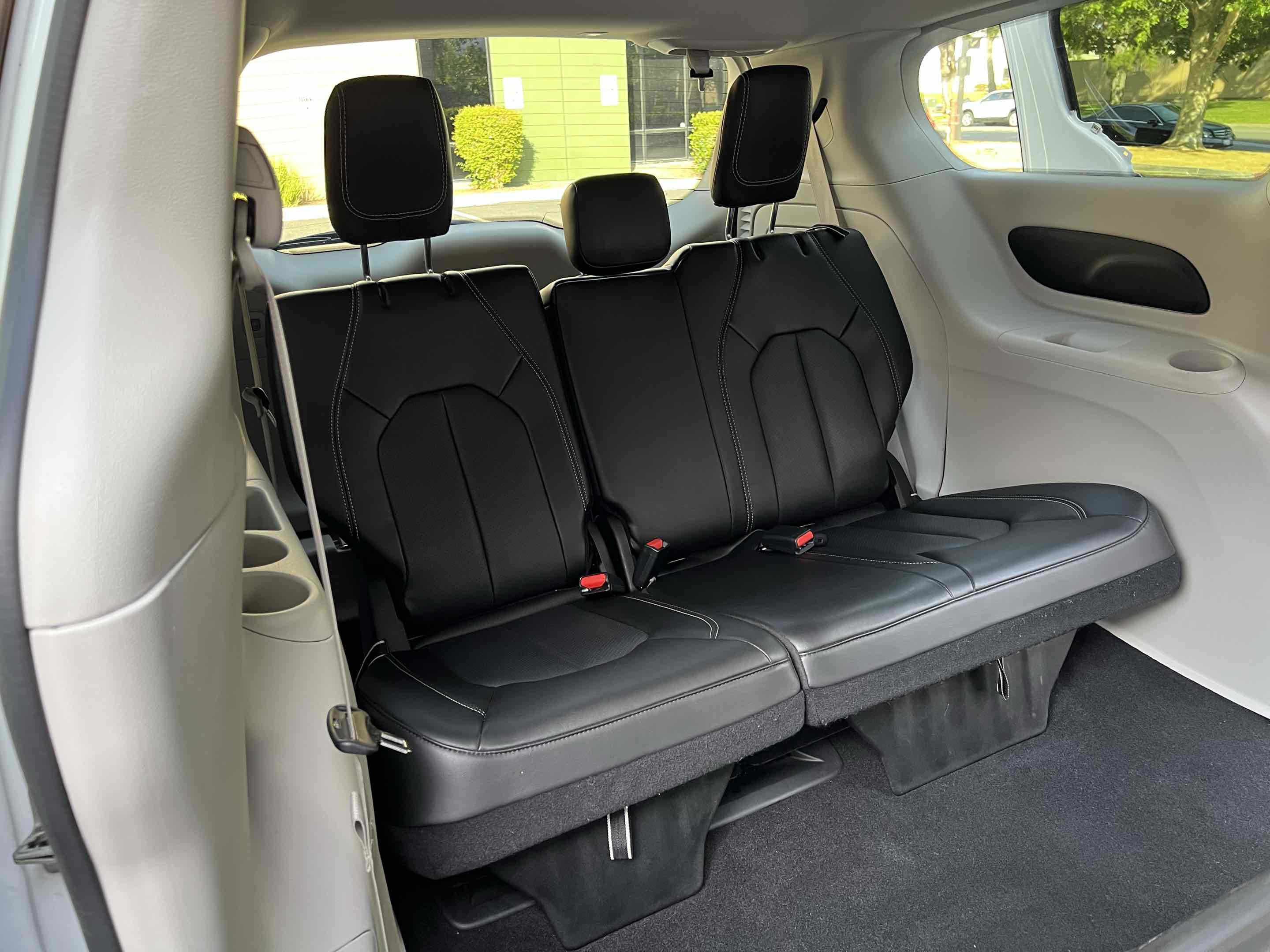 Used 2023 Chrysler Pacifica Touring-L FWD image 31