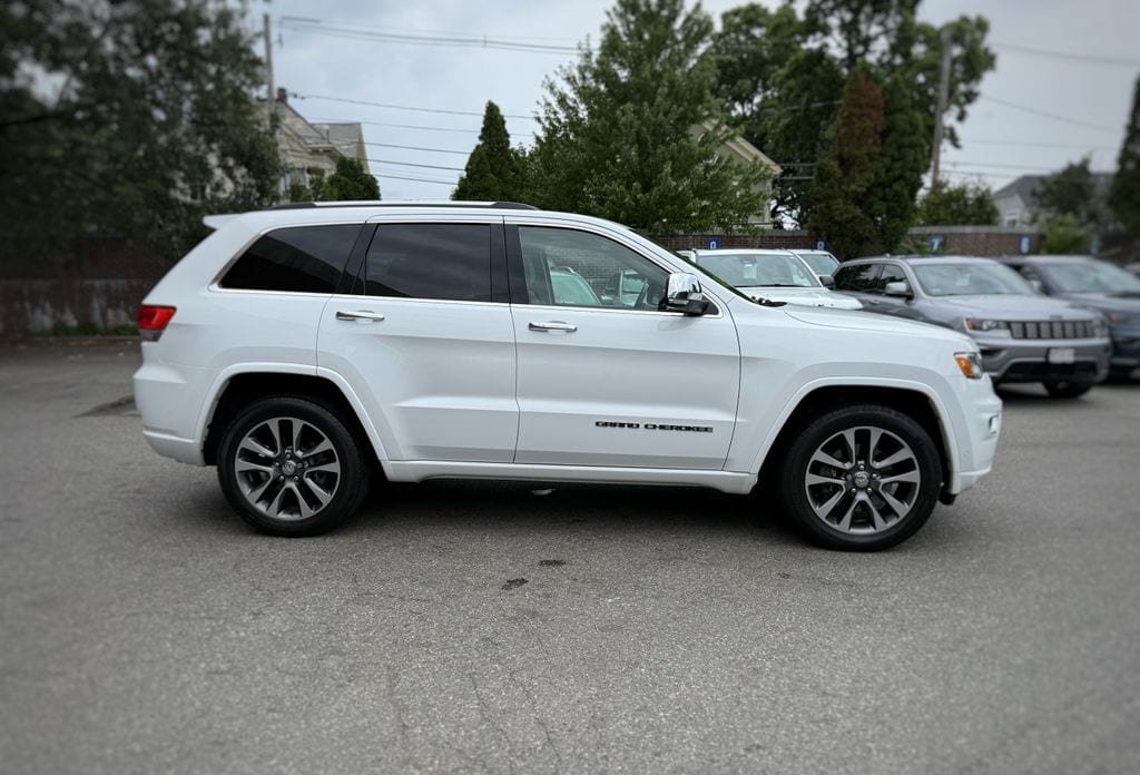 Used 2018 Jeep Grand Cherokee Overland AWD/4WD image 4