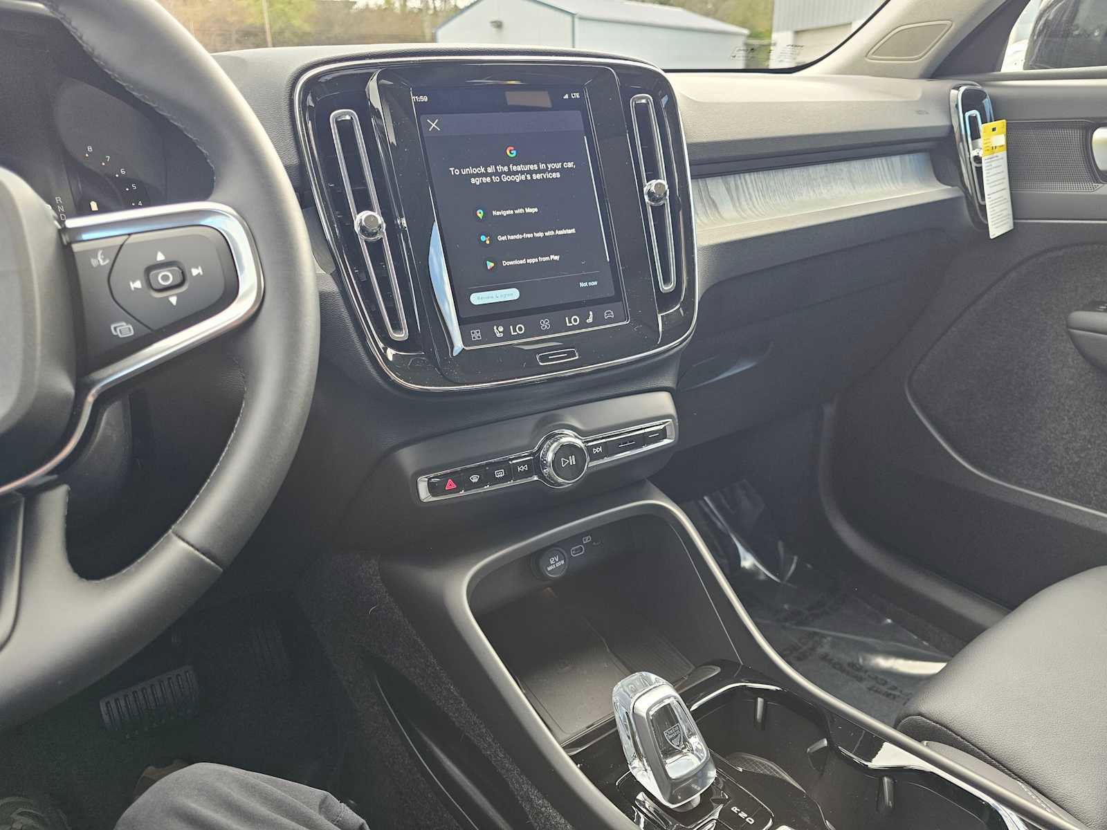 Used 2025 Volvo XC40 B5 Plus w/ Protection Package Premier image 28