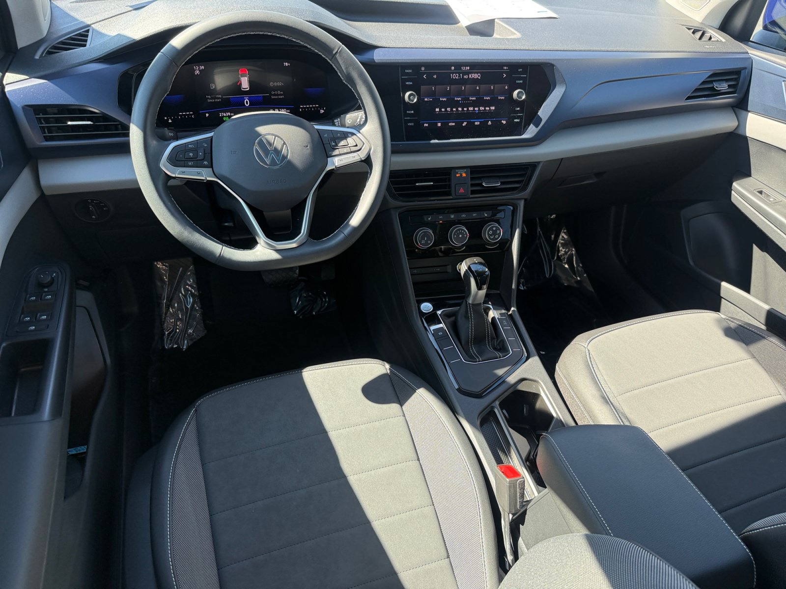 Certified 2023 Volkswagen Taos SE FWD image 15
