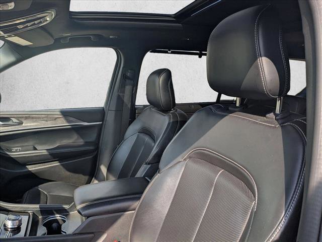 Used 2024 Jeep Grand Cherokee L Limited w/ Luxury Tech Group II image 14