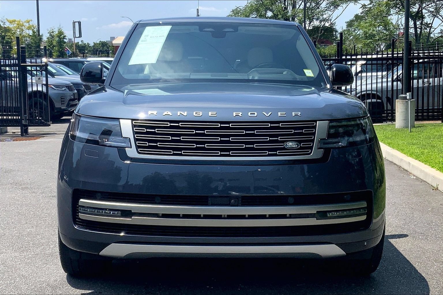 Certified 2025 Land Rover Range Rover SE AWD/4WD image 3