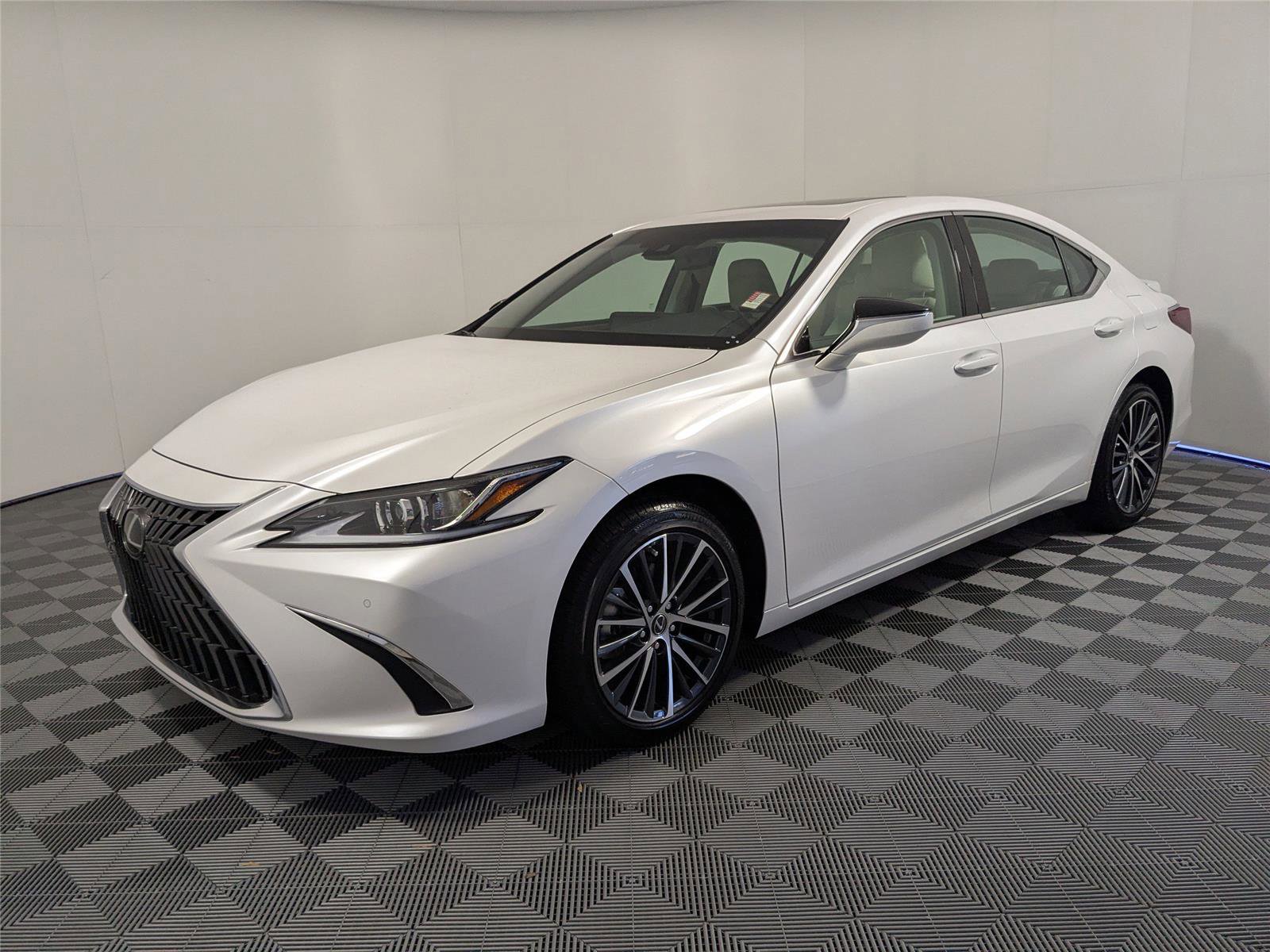 Used 2025 Lexus ES 300h w/ Premium Package