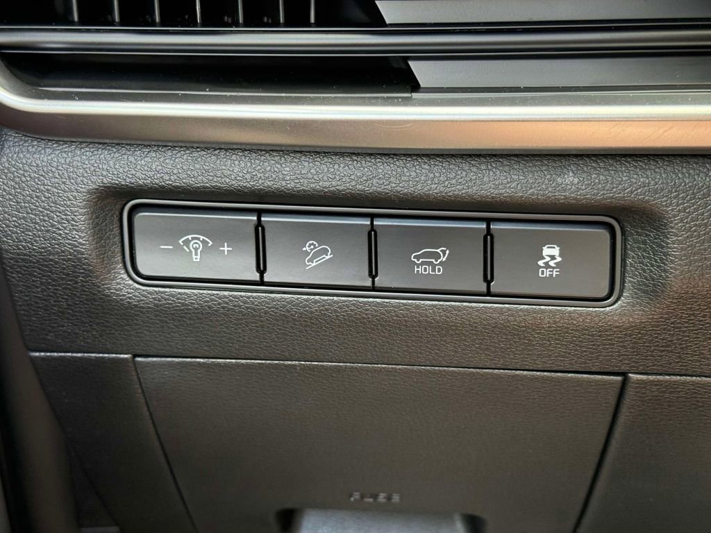 Used 2024 Kia Telluride EX w/ EX Captain's Chair Package image 32