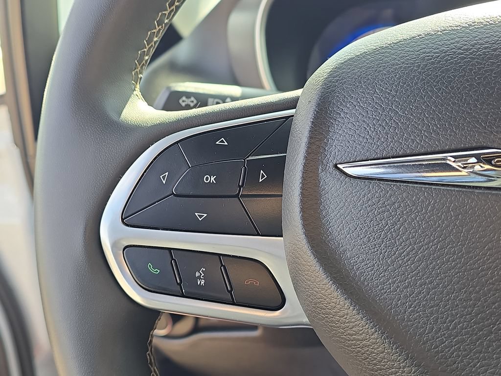 Used 2025 Chrysler Pacifica Select FWD image 14