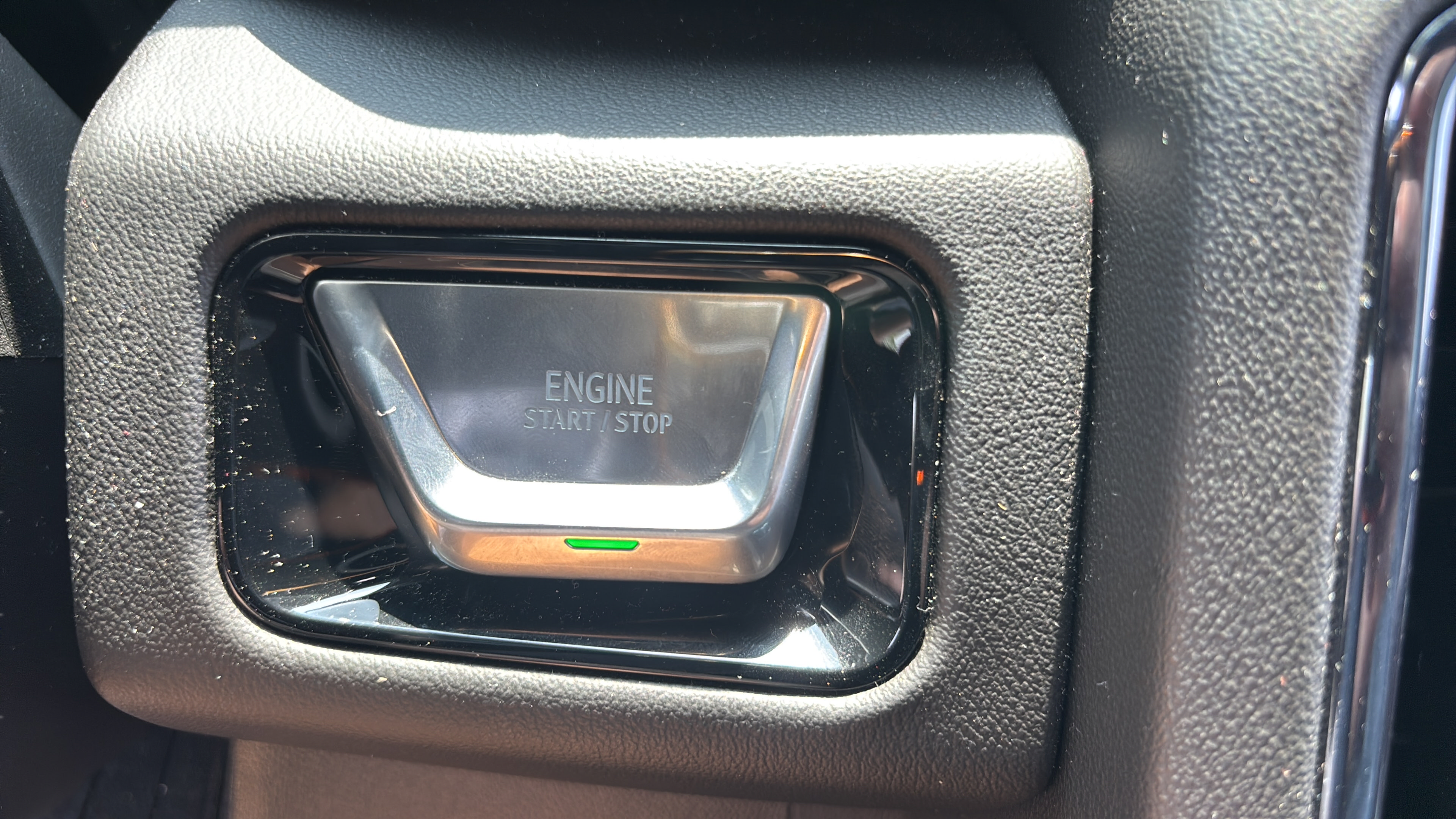 Used 2025 GMC Yukon XL AT4 AWD/4WD image 24